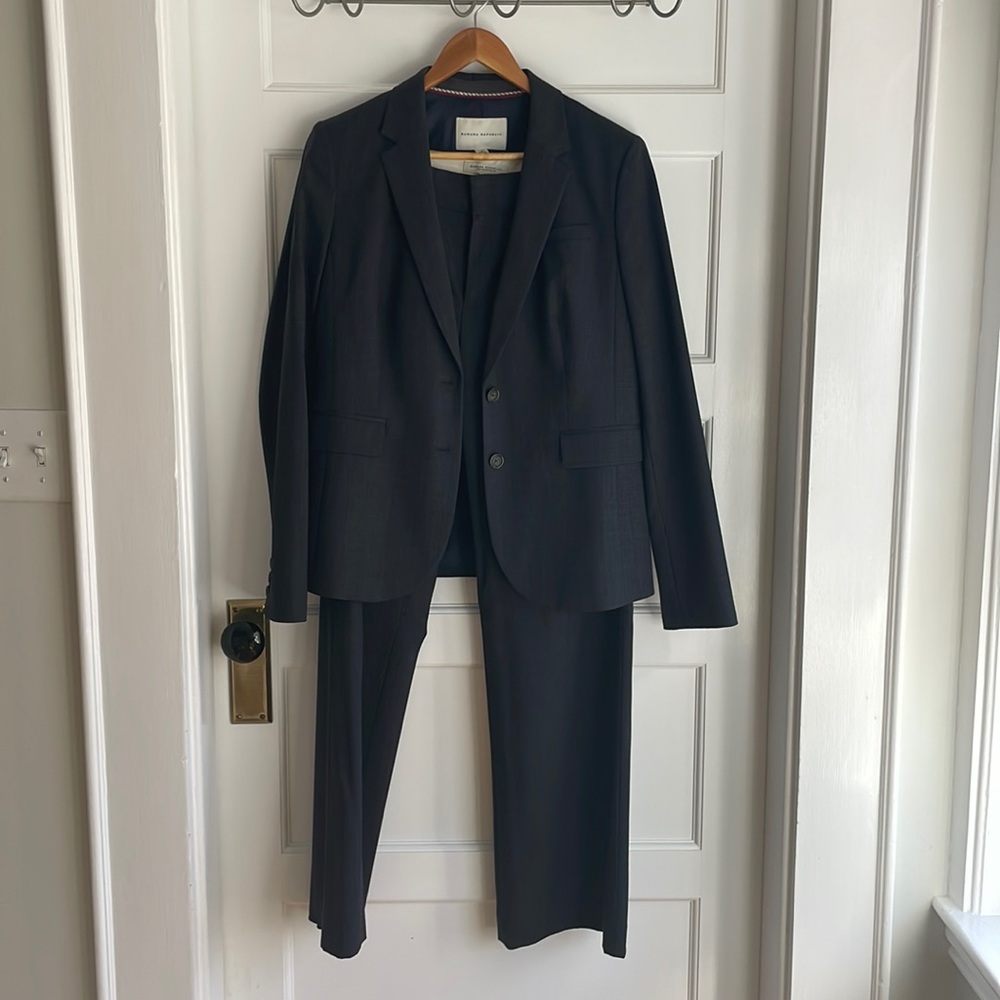 Gorgeous blue Banana Republic pants suit